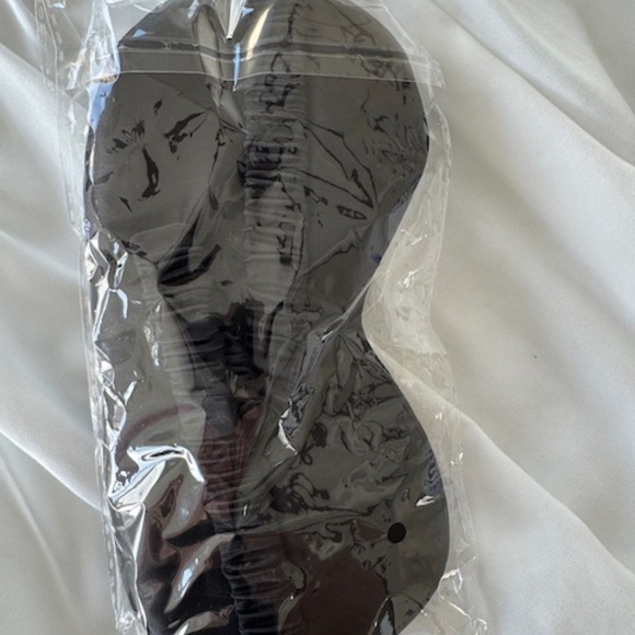 Depeche Mode candle, dopp kit, sleep mask, & playing cards - Picture 6 of 13